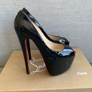 Christian Louboutin 35.5 Daffodile black patent